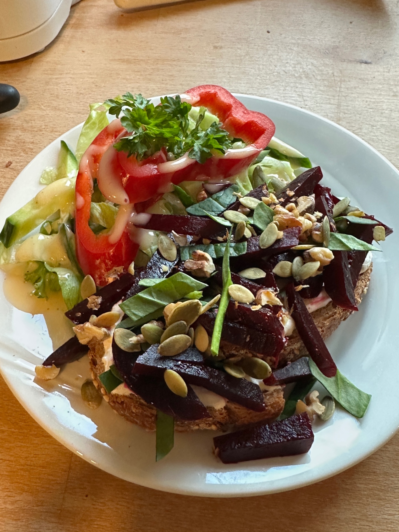 Smørbrød med sesonggrønt